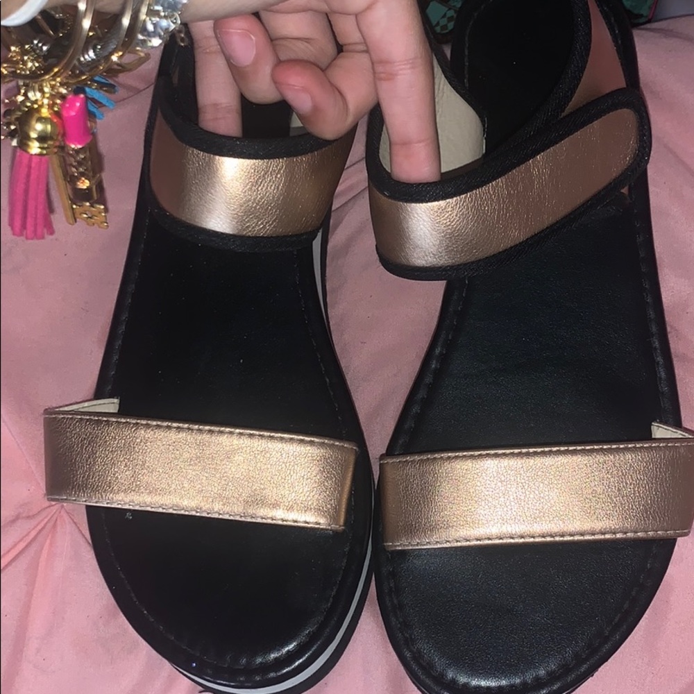 Cute Flat Form Sandals 😍